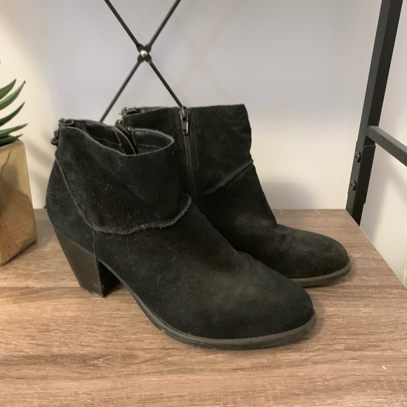 Steve Madden low suede block heel bootie - Picture 2 of 4